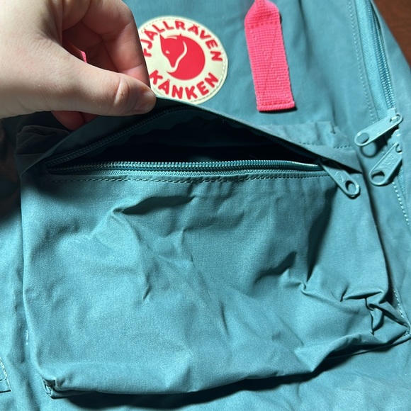 Fjallraven Kanken Backpack (regular 16L size) - Picture 2 of 9